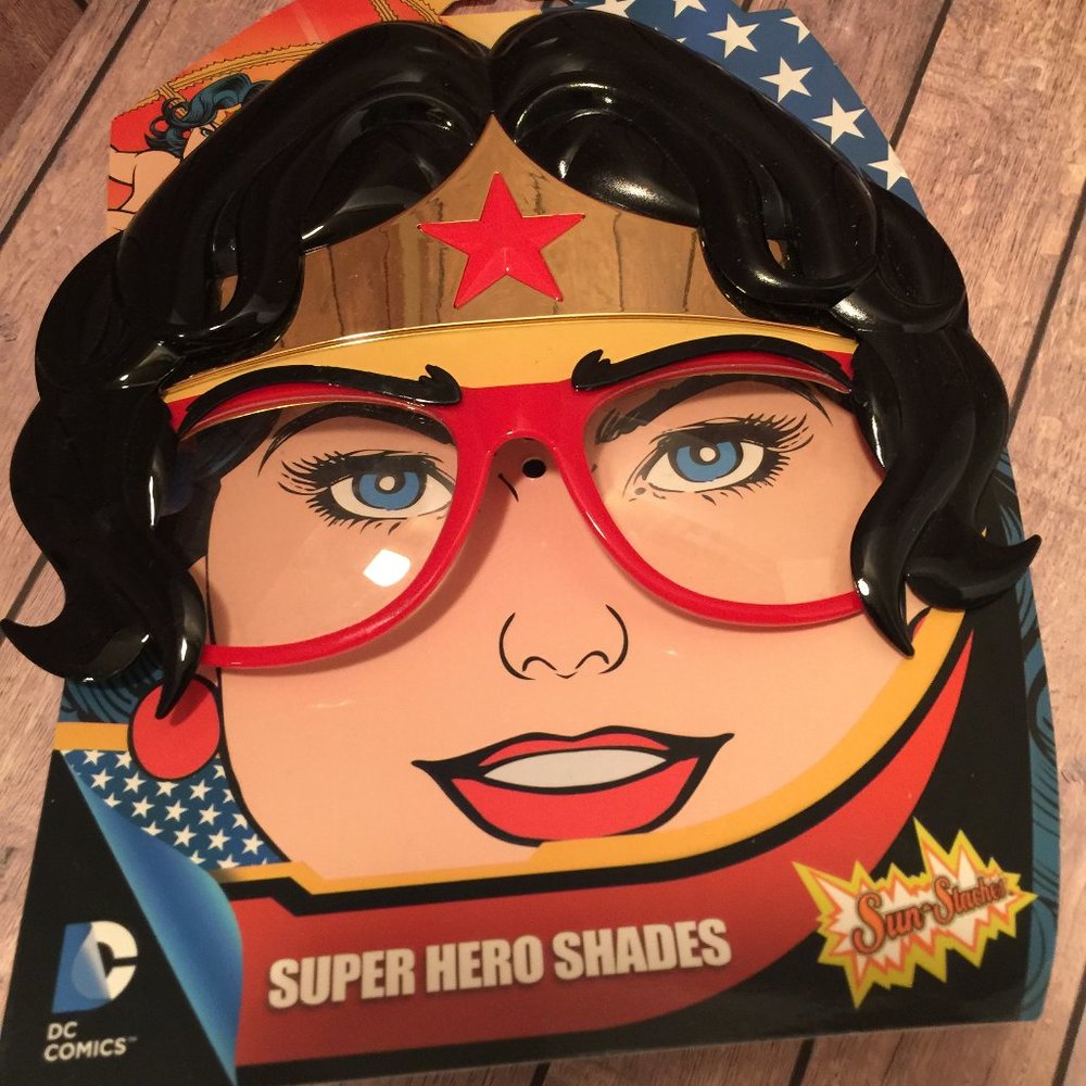 Wonder Woman Super Hero shades Sun sun-staches